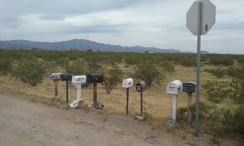 Suite à la question d'Albert Albert, je me suis souvenu de l'Arizona. Sur le chemin dans le désert chaud et sec, voir ...