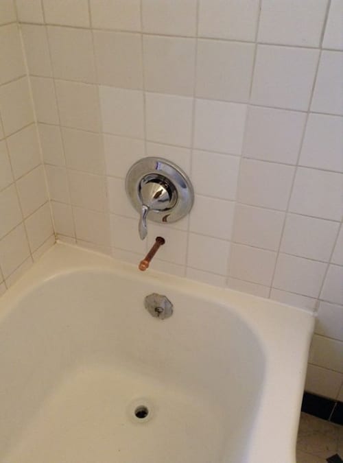 #חשיבה לא אמריקאית חברת הניהול מדווחת על זרם מים חלש באמבטיה ומצרפת הצעה לפתרון…