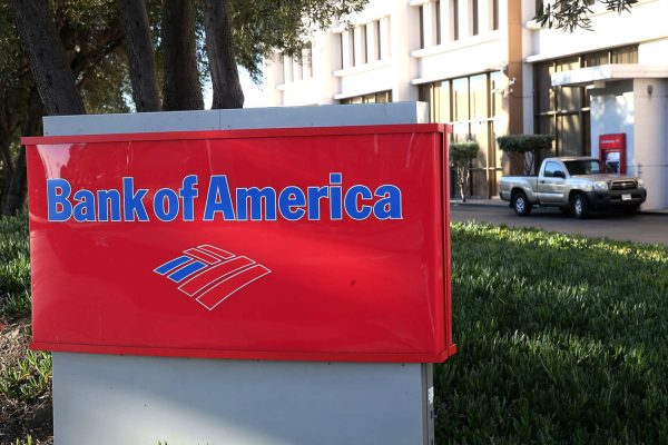 Cuntas bainc a oscailt ag Bank of America