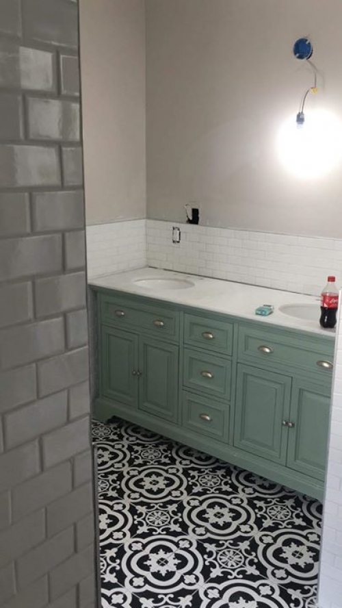 כמה אתה מרוויח על עיסקת פליפ??? חוזר עכשיו מדטרויט… הייתה נסיעה מאוד אינטנסיבית, סגרנו…