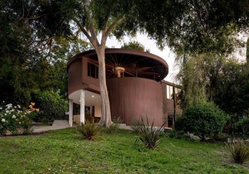 # מי רוצה? לא הטעם שלי :-) # אחד הבתים הנדירים בלוס אנג'לס הוצע…