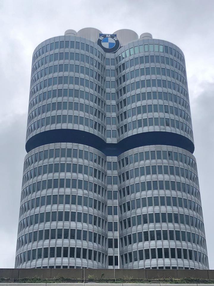 אם עד היום חלמתם על מכונית של BMW - מהיום אני חולם על מגדל BMW בגרמניה שבנוי מאר...