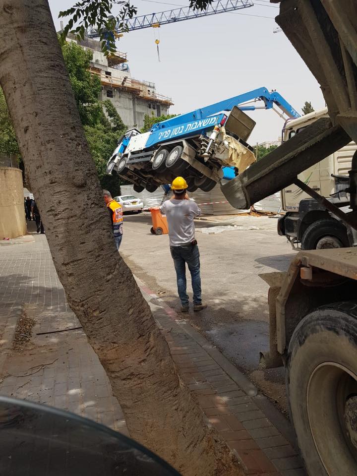 לרגע זה נראה כמו איזה קסם עולמי. אבל זה עוד משהו מפגר לגמרי של הפעלת משאבות בטון...