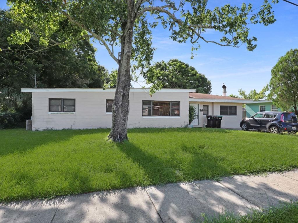  מחוץ למגרש 3 מיטות אורלנדו פליפ (פארק אזאלה) זמין: $ 165,000 ARV: 240,000 $ - ...