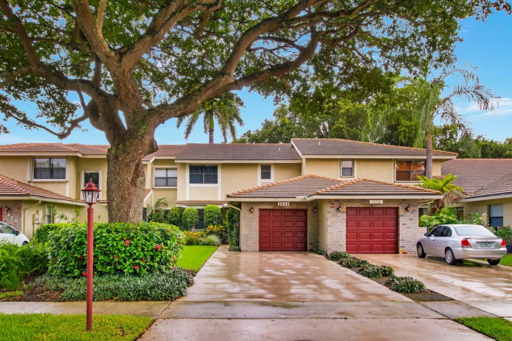 רק נרשם ב Deer Creek! 3234 לייק שור דרייב, Deerfield Beach, FL 33442 Offe ...