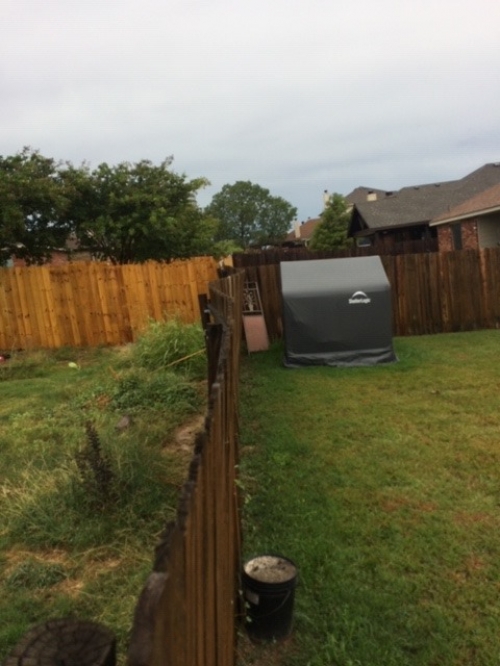 相談。 フェンスは、2006からの材料の陳腐化による徹底的な修理が必要です。必要な修理は…