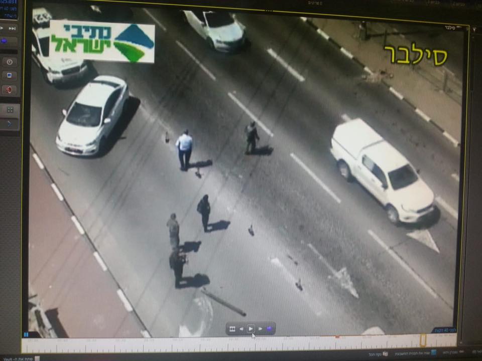 מן התנור: מטרים מנפילה. תמונות של מקום הנפילה, מרחק מטרים ספורים מהרכבים שחולפים...