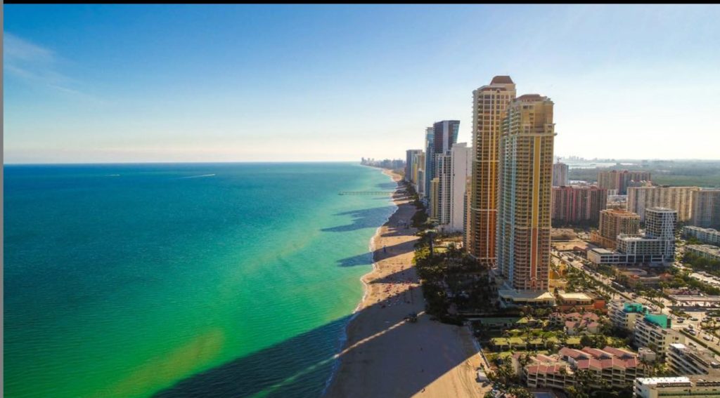 Hermosa mañana en Sunny Isles. Los espectáculos siempre continúan con lo mejor de Sunny I ...