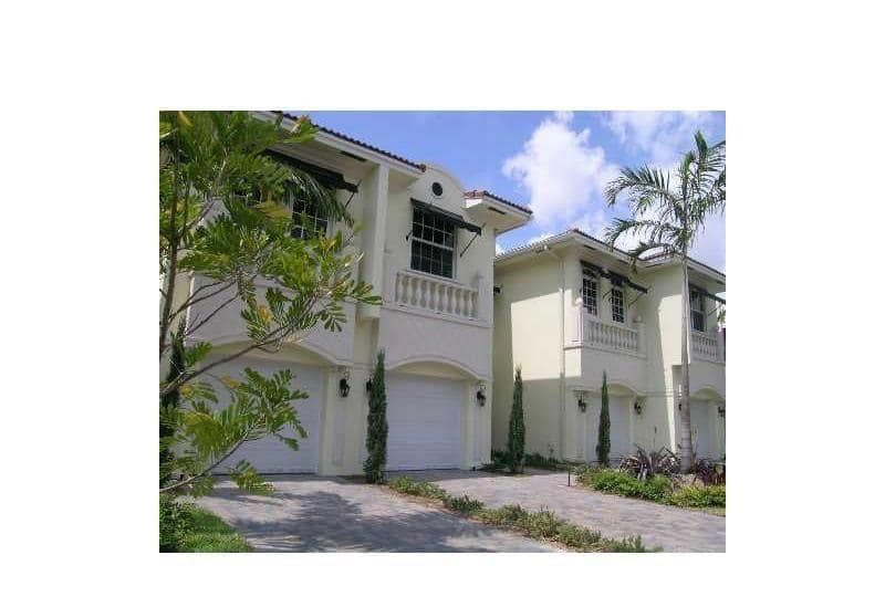 I have a beautiful building consisting of four townhouses in the Florida Lighthouse area ...