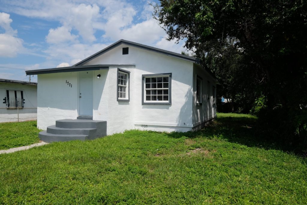 #Apenas listamos esta linda casa em #Miami! #PriceAndLocation: #Properties: ...