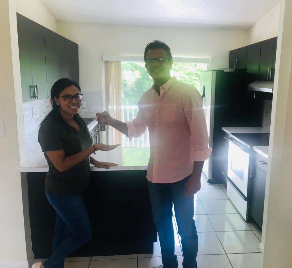 מזל טוב מריה!
 רשמית בעלת בית ראשונה!
 .
 תשומת לב ראשונה ...