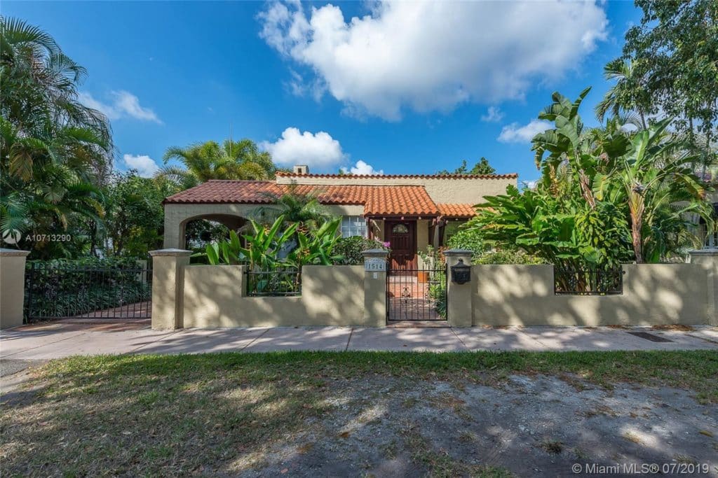 סיור וירטואלי לרחוב קאפרי 1514, Coral Gables, FL 33134 | 4,200 $ | 2147 מ"ר | 4 חדרי שינה