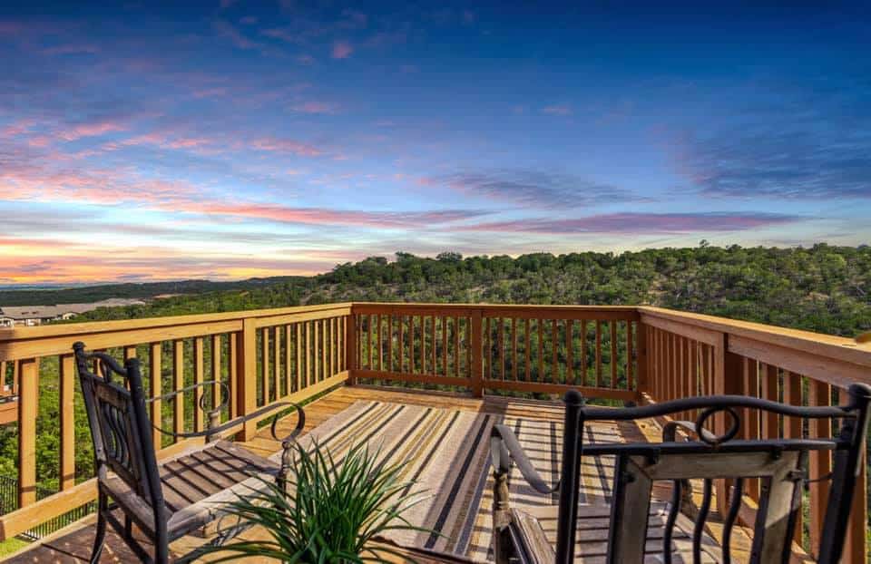 Just listen! Landscape, luxury and comfort! ... stunning views of panoramic hills ...