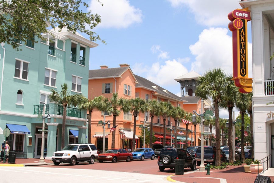 Celebration, Florida, está arruinada por el moho y la construcción de mala calidad, dicen los residentes