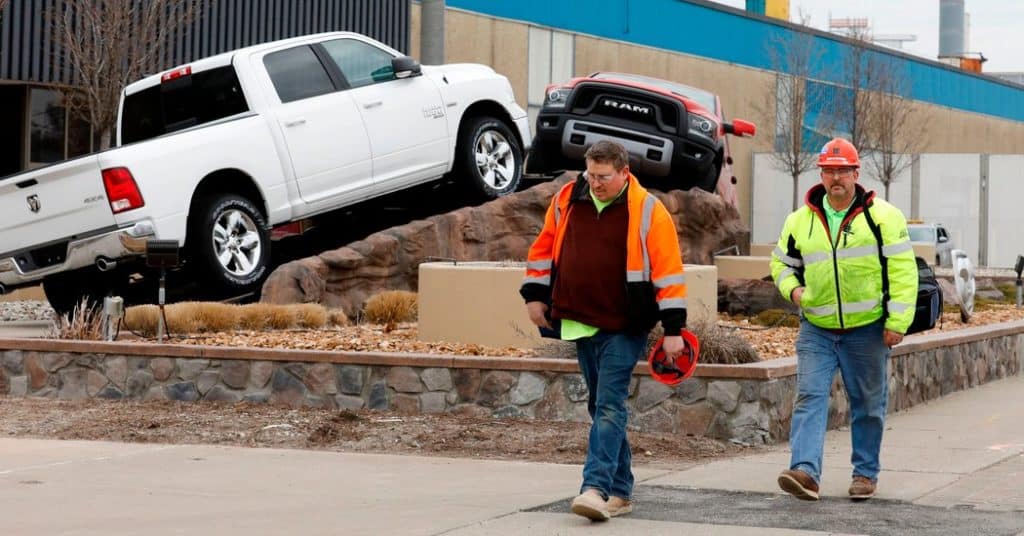 Les constructeurs automobiles vont fermer des usines en Amérique du Nord