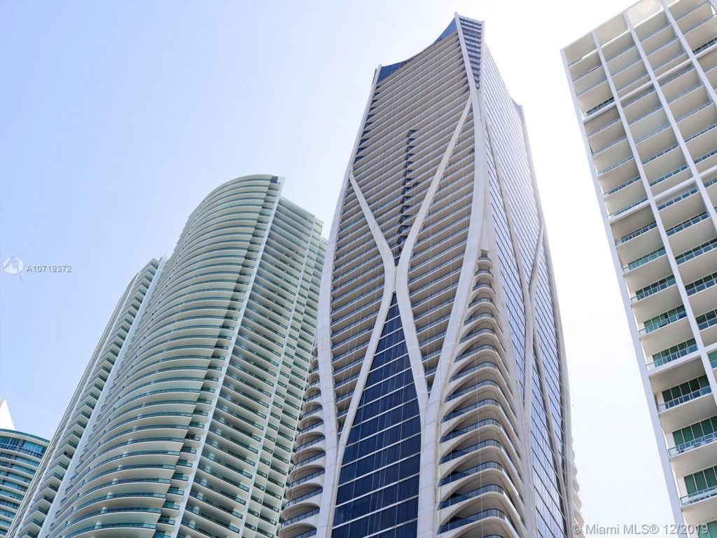 טוב אז כולם שמעו שדיוויד בקהם קנה דירה במיאמי בבניין שנקרא 1000 מוזיאון. מכיוון ...