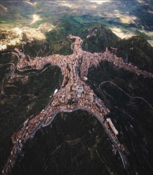 Would you believe this is a real city? what do you think? Look for the city of Centuripe