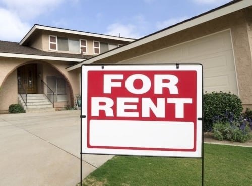 Может ли кто-нибудь порекомендовать риэлторов или компании по недвижимости, которые специализируются на поиске арендаторов в Орландо?